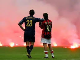 曼联4-1击败狼队，升至英超第六；米兰3-2战胜都灵，登顶积分榜。